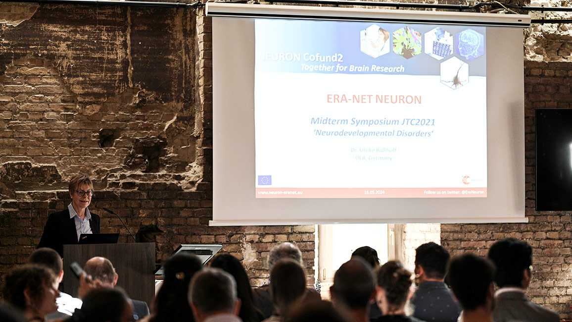 Dr. Hella Lichtenberg introducing the symposium