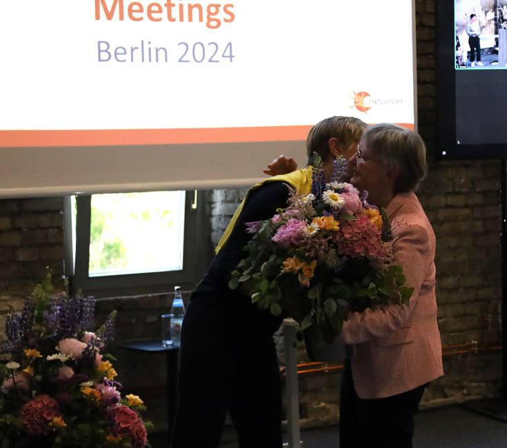 Ulrike Busshoff (DLR-PT, Germany) thanked Marlies Dorlöchter for 20 years NEURON coordinaton