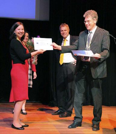 Professor Denise Manahan-Vaughan (Second from left), the Chair of the Network of European Neuroscience Schools (NENS) chaired the award ceremony. Dr. Rainer Girgenrath (right) handed the award to Heidi Nousiainen (left). Dr. Erkki Raulo (second from right) was responsible for the management of the award in ERA-NET NEURON.